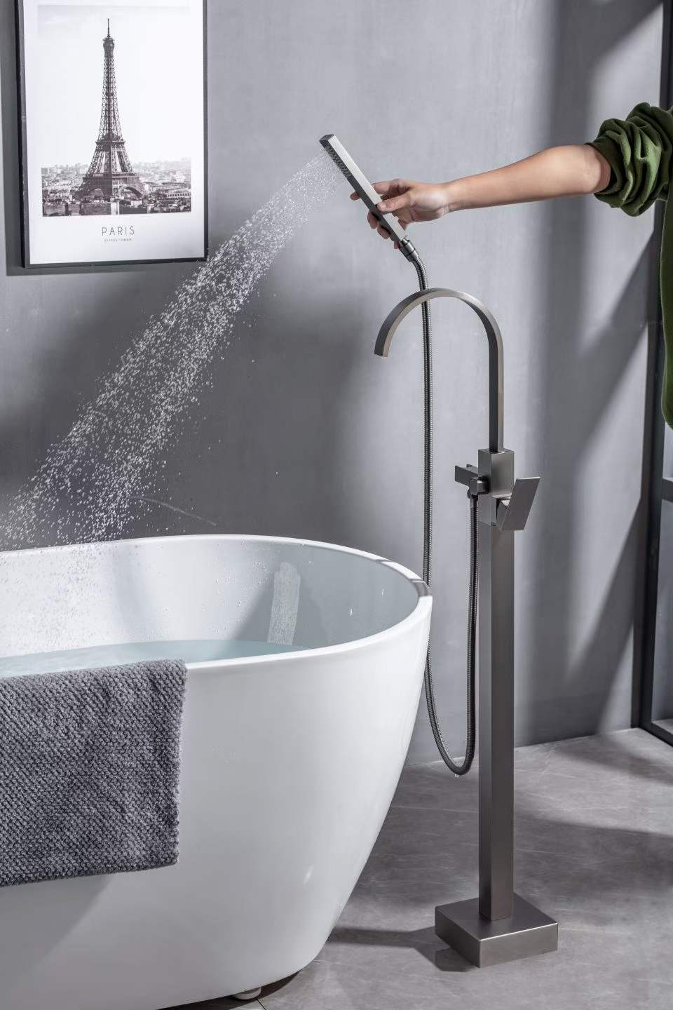 Multi-finish Modern Bathtub Faucet 61007