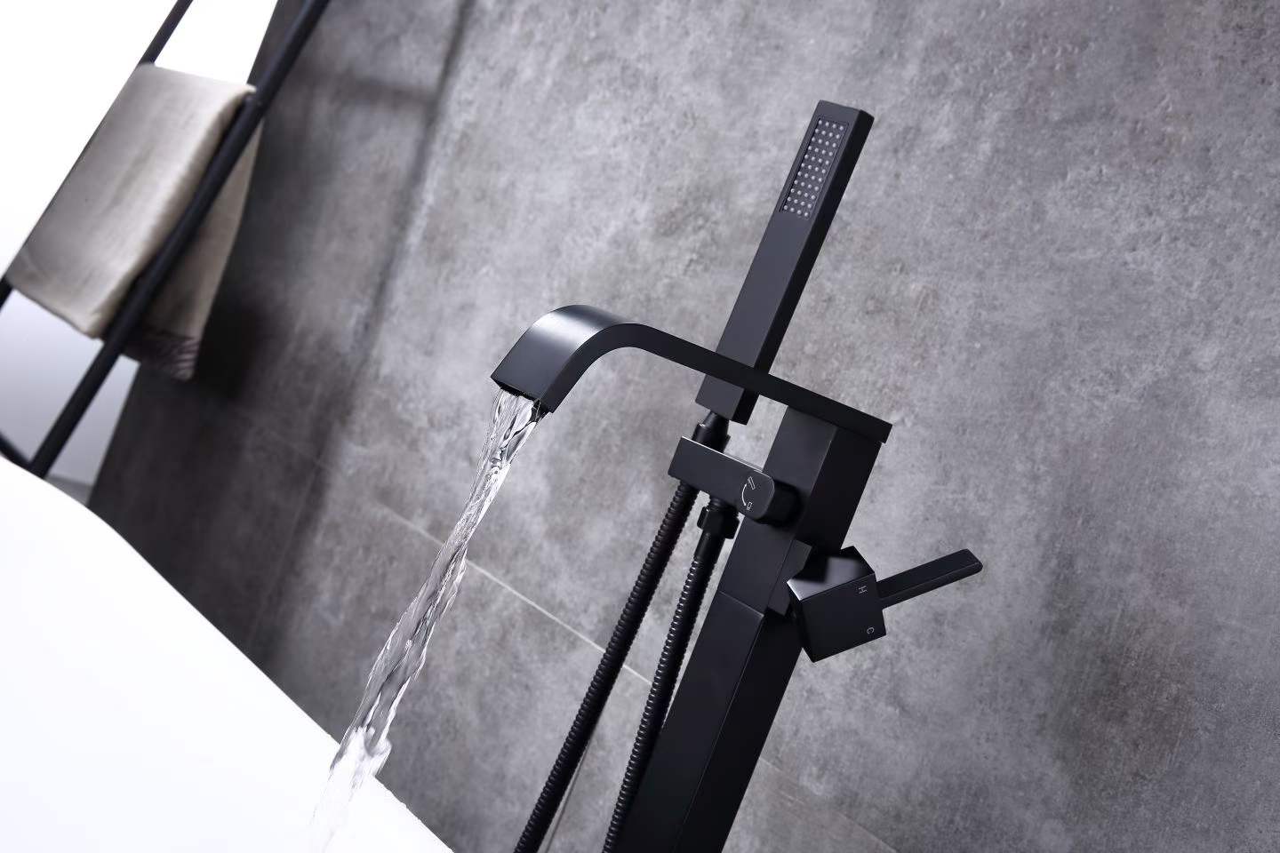 Modern Single Handle Bathtub Faucet 61009