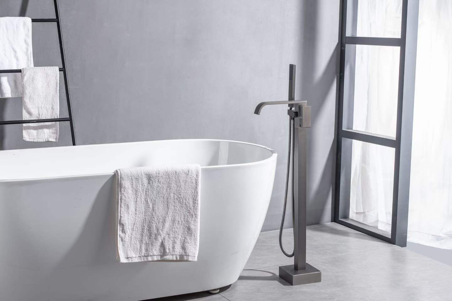 Modern Single Handle Bathtub Faucet 61009