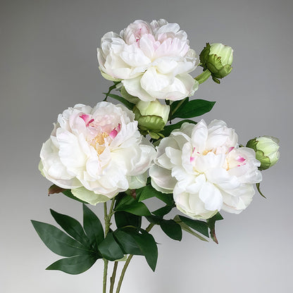 Имитация цветка пиона в гостиной