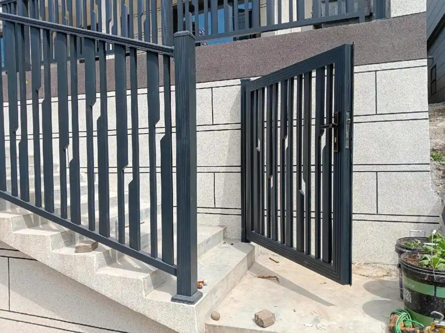 Customizable Classic Villa Iron Garden Fence