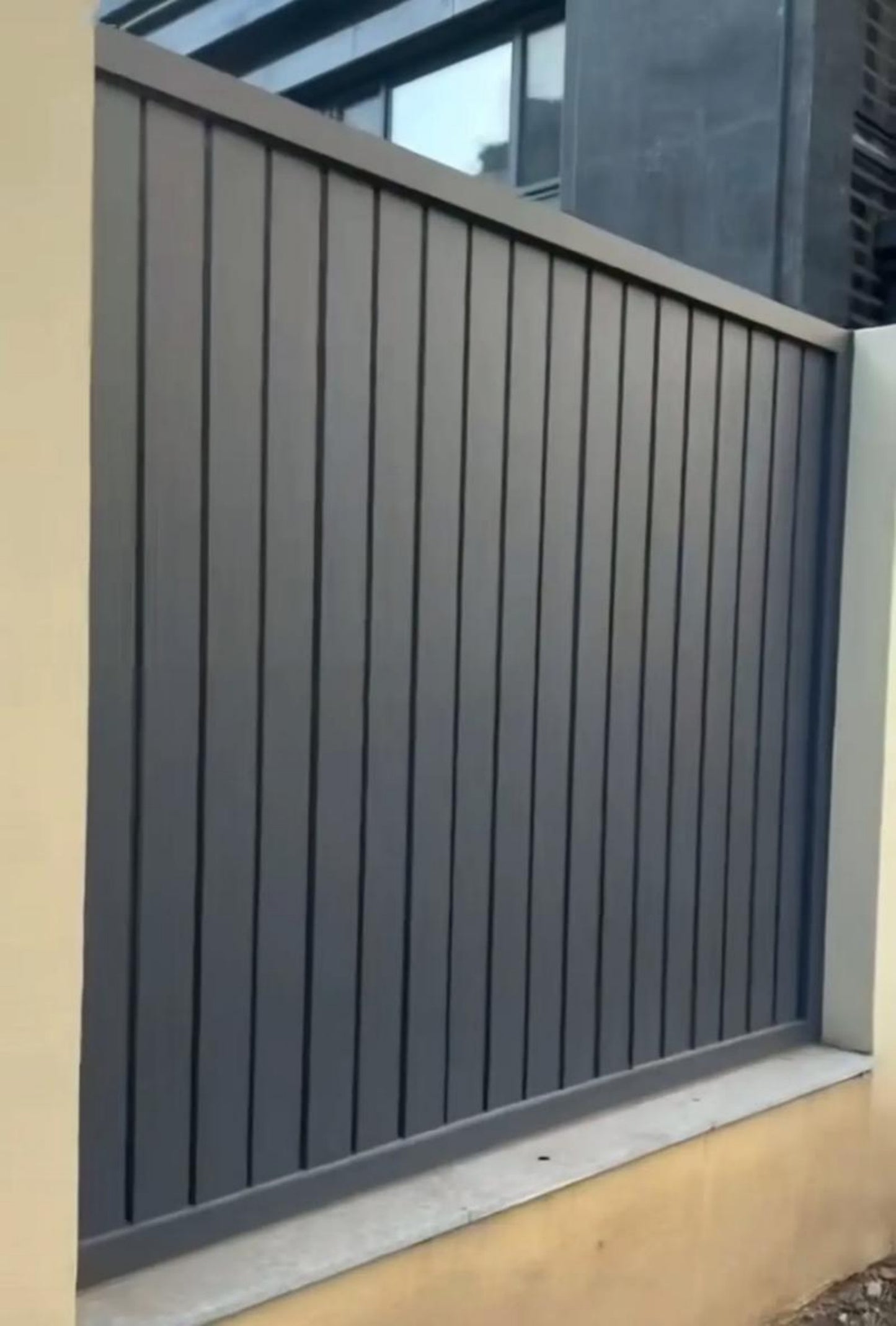 Sturdy Outdoor Courtyard Iron Garden Fence