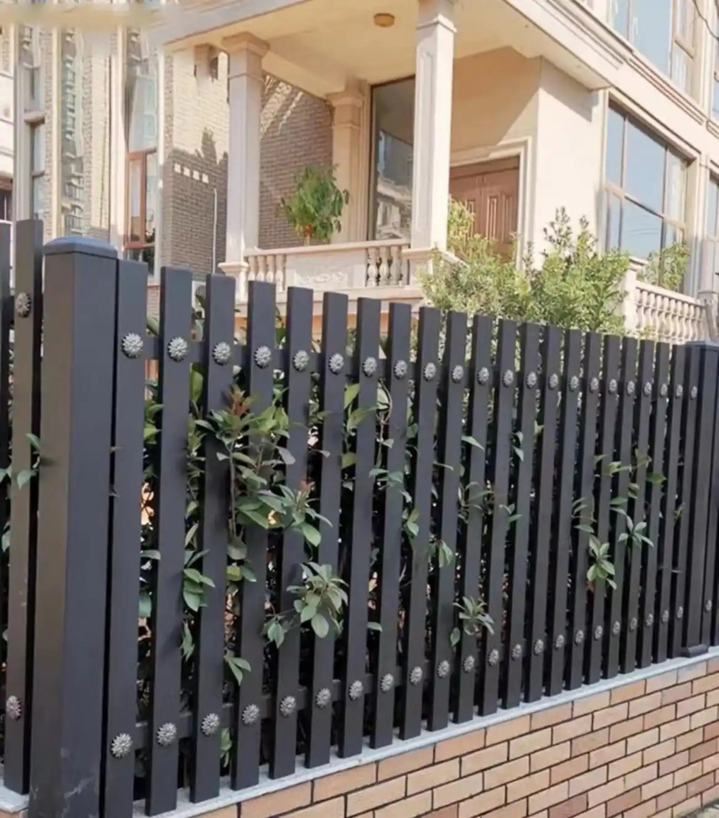 Retro Decorative Heavy Duty Iron Garden Fence