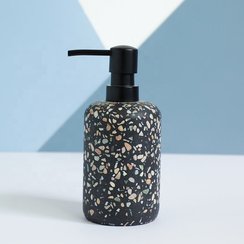 Набор аксессуаров для ванной комнаты с эффектом черного терраццо