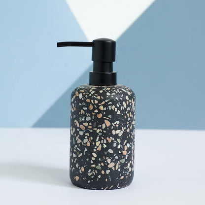 Набор аксессуаров для ванной комнаты с эффектом черного терраццо