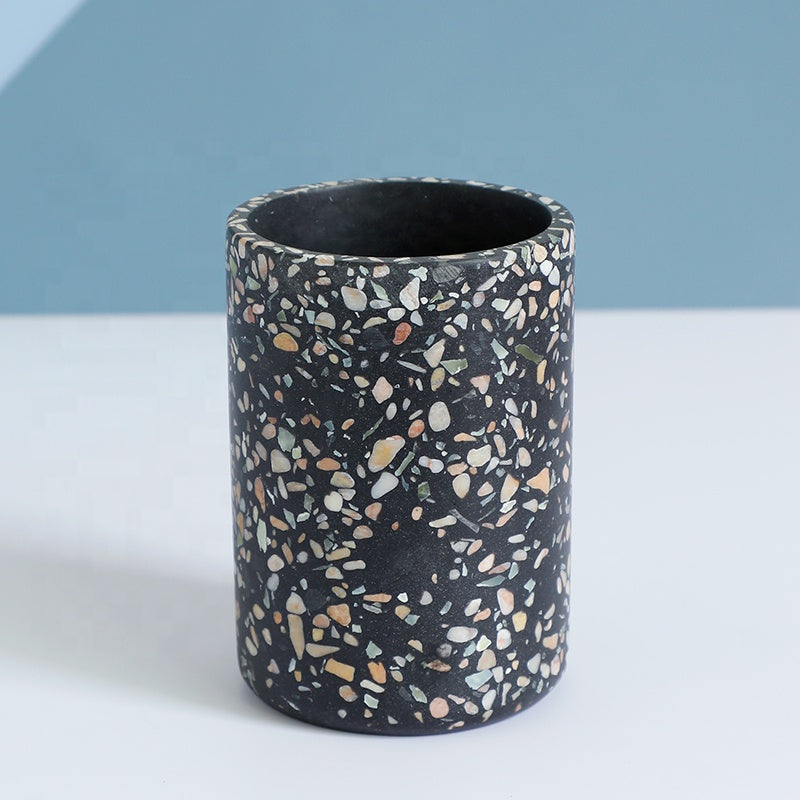 Набор аксессуаров для ванной комнаты с эффектом черного терраццо