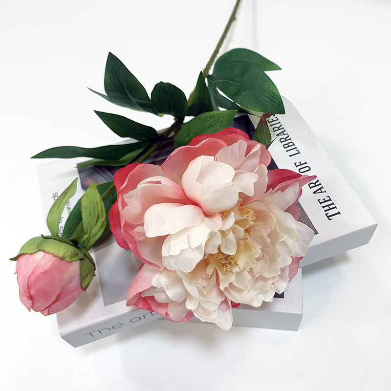 Имитация цветка пиона в гостиной