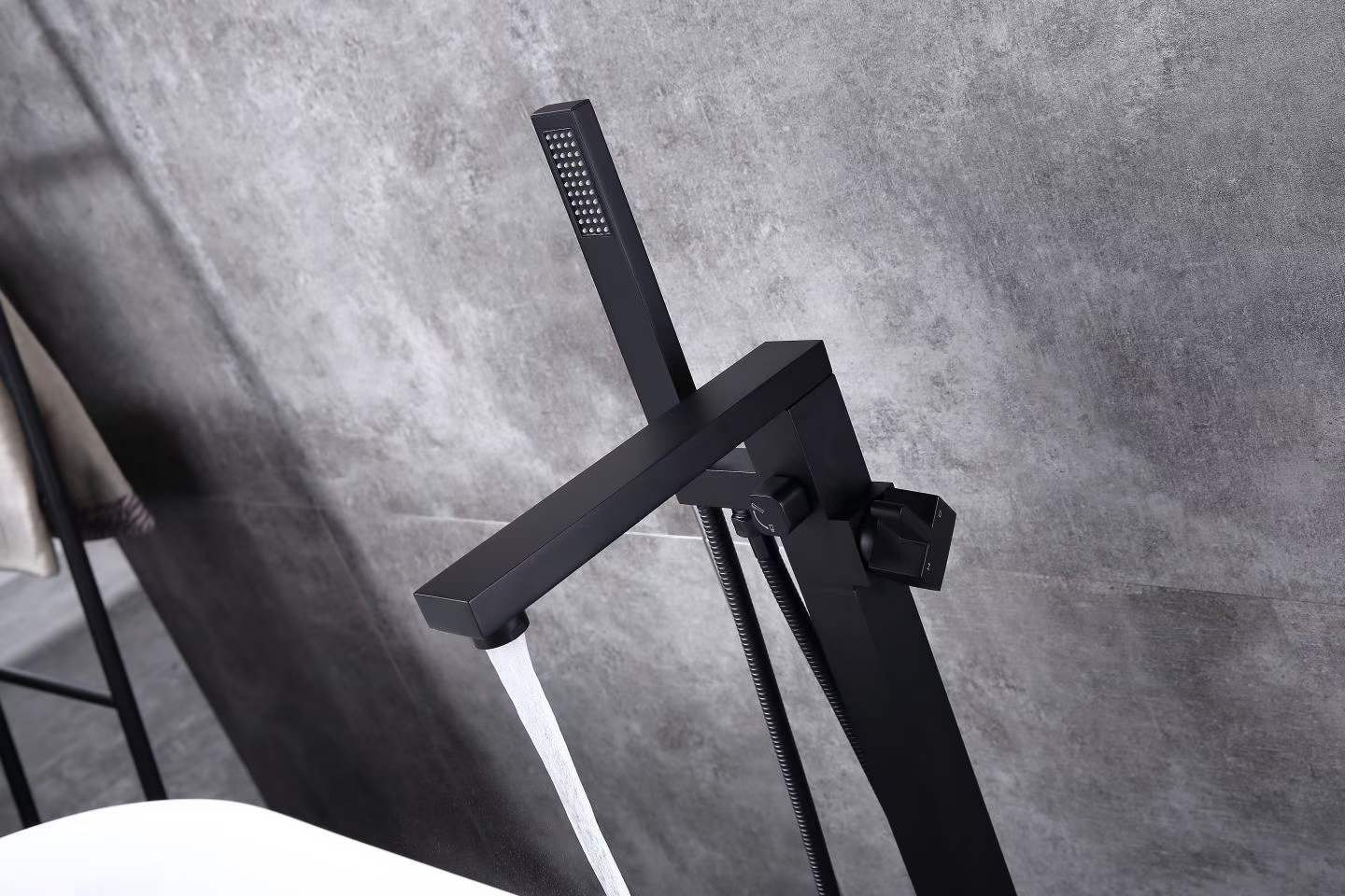 Floor-mounted Modern Bathtub Faucet 61001