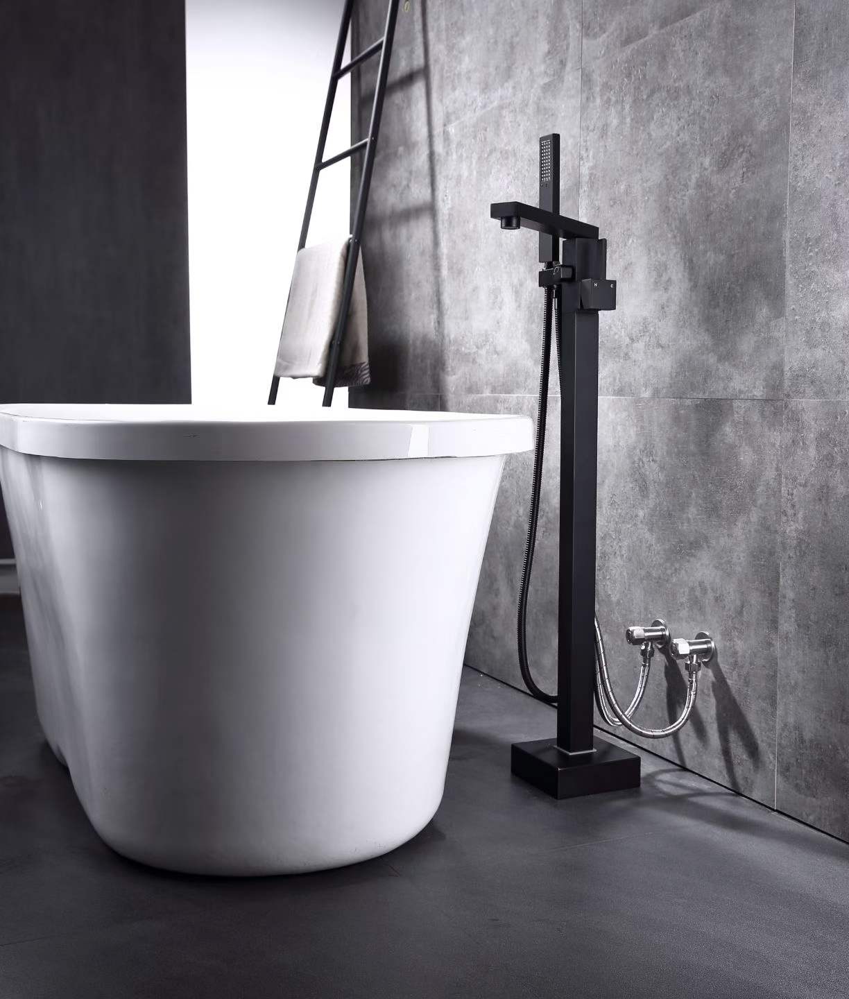 Floor-mounted Modern Bathtub Faucet 61001