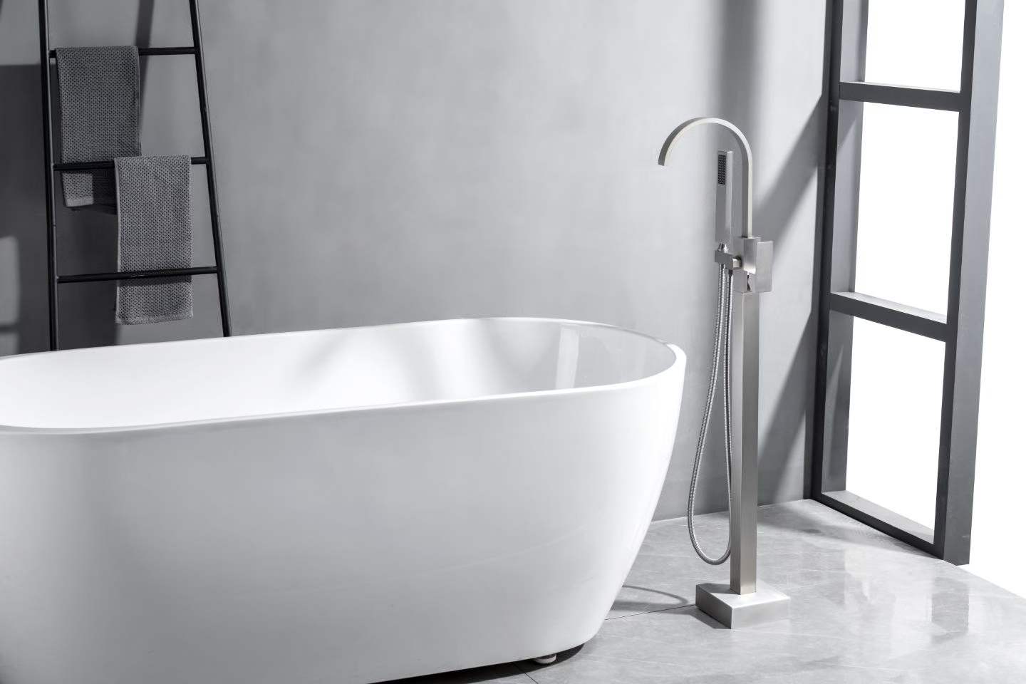 Multi-finish Modern Bathtub Faucet 61007