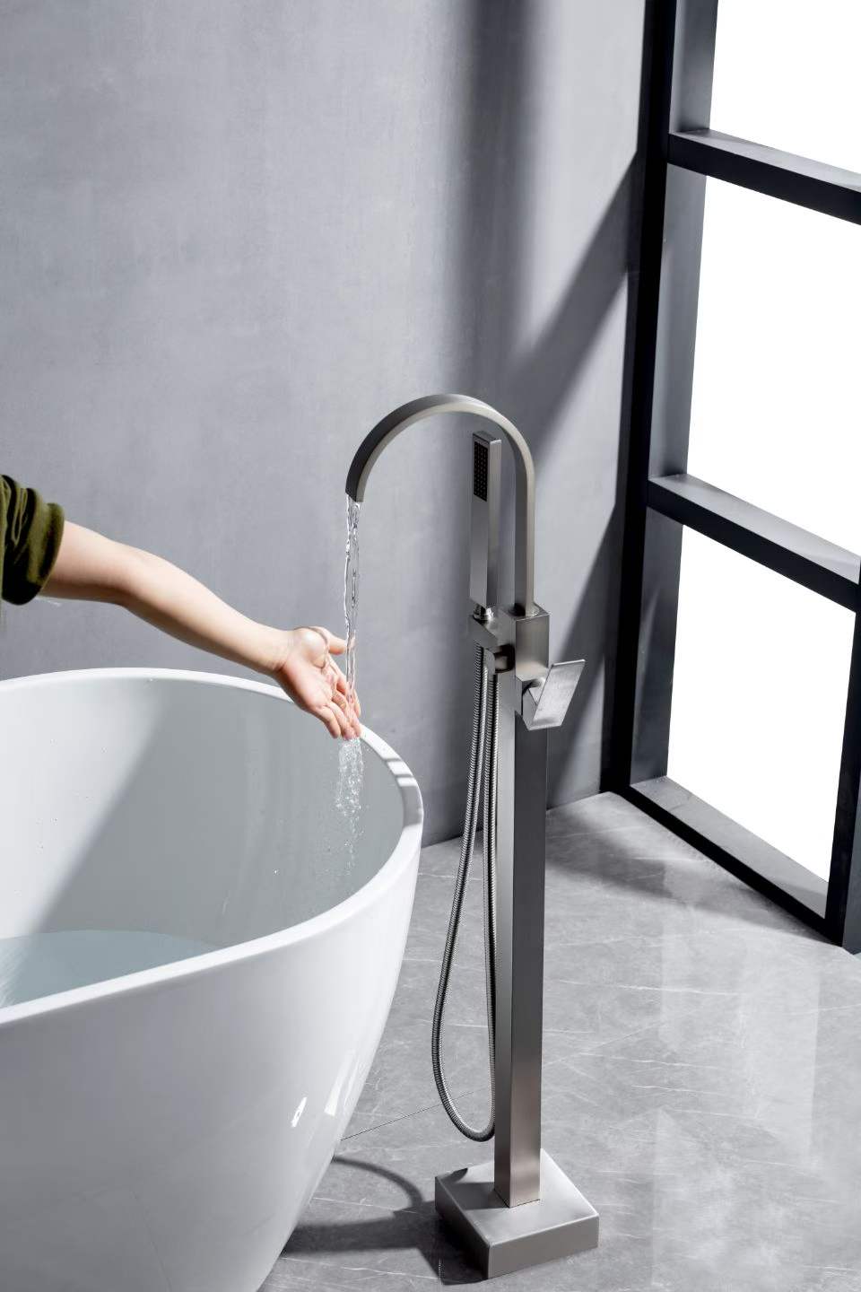 Multi-finish Modern Bathtub Faucet 61007