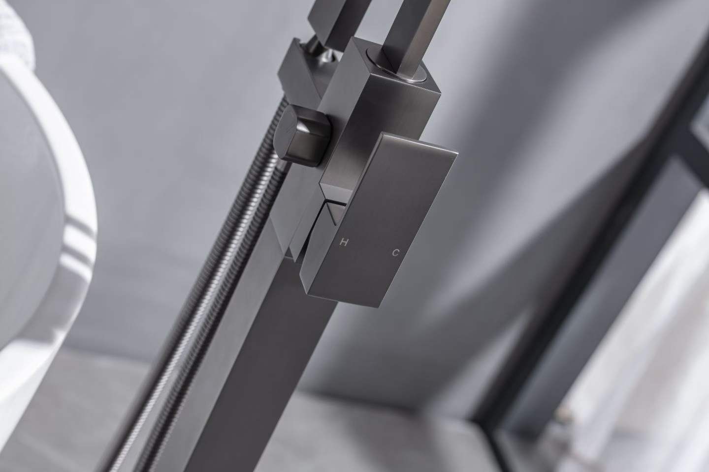 Gunmetal Gray Model Bathtub Faucet 61021
