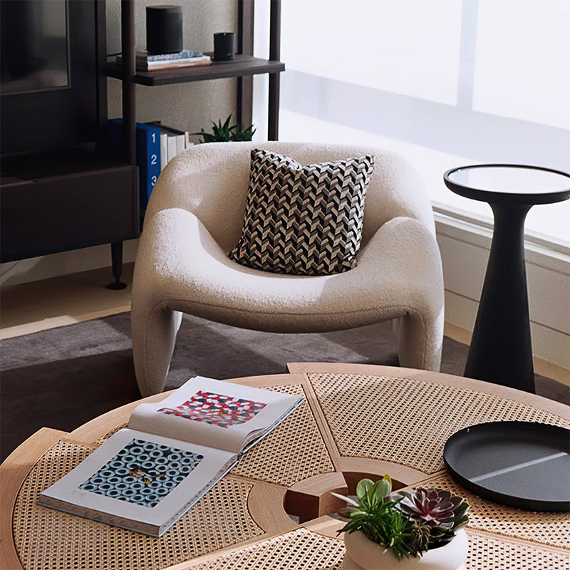 Роскошный диван из ткани белого цвета