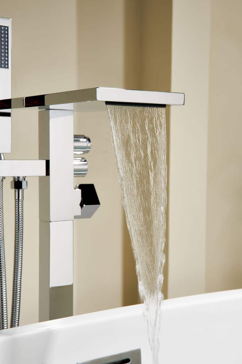 Modern Sturdy Easy Install Bathtub Faucet 71002