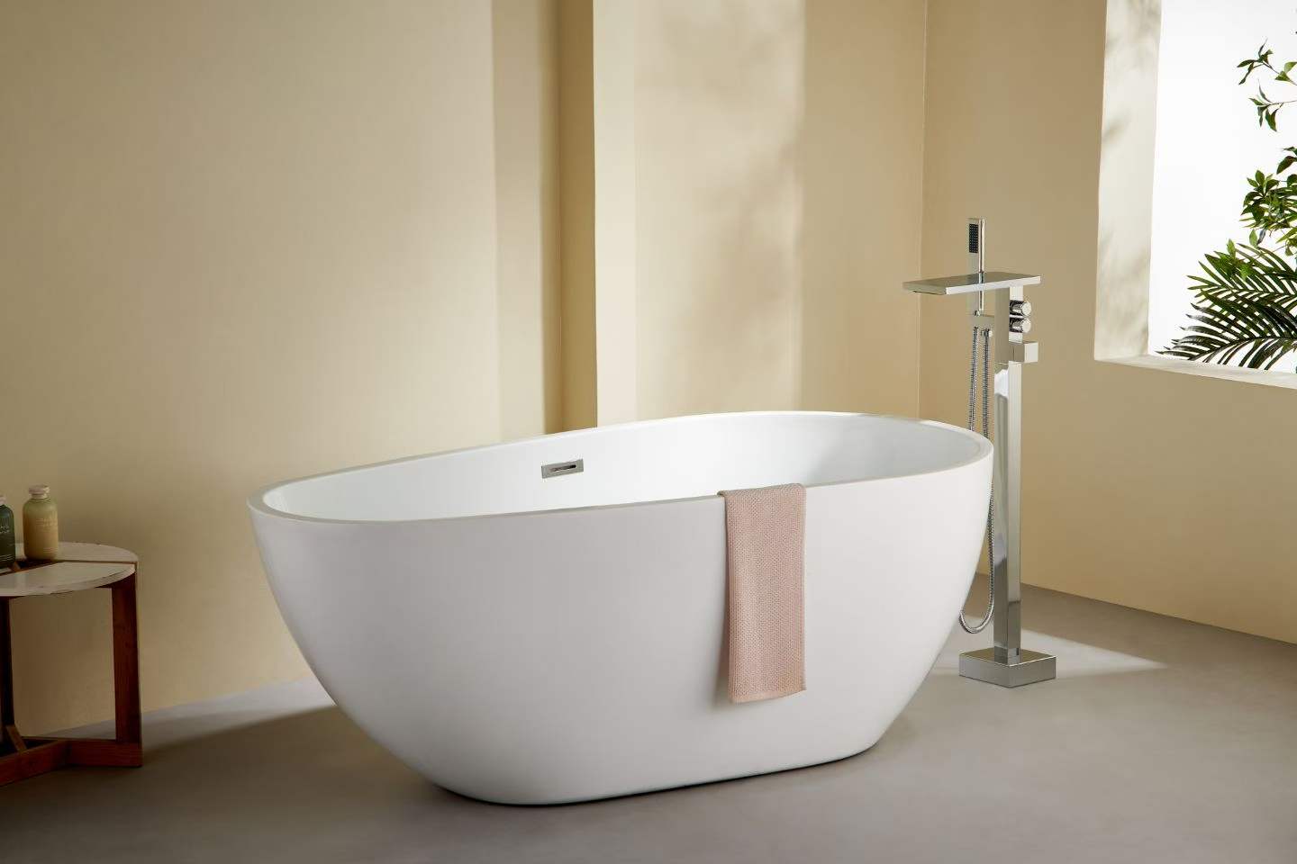 Modern Sturdy Easy Install Bathtub Faucet 71002