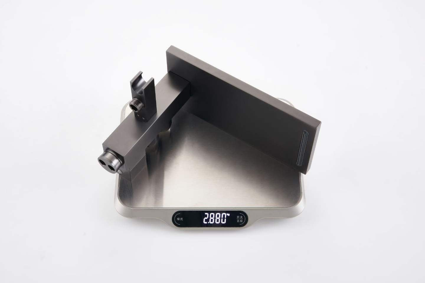 Durable Sleek Single Handle Bathtub Faucet 71002