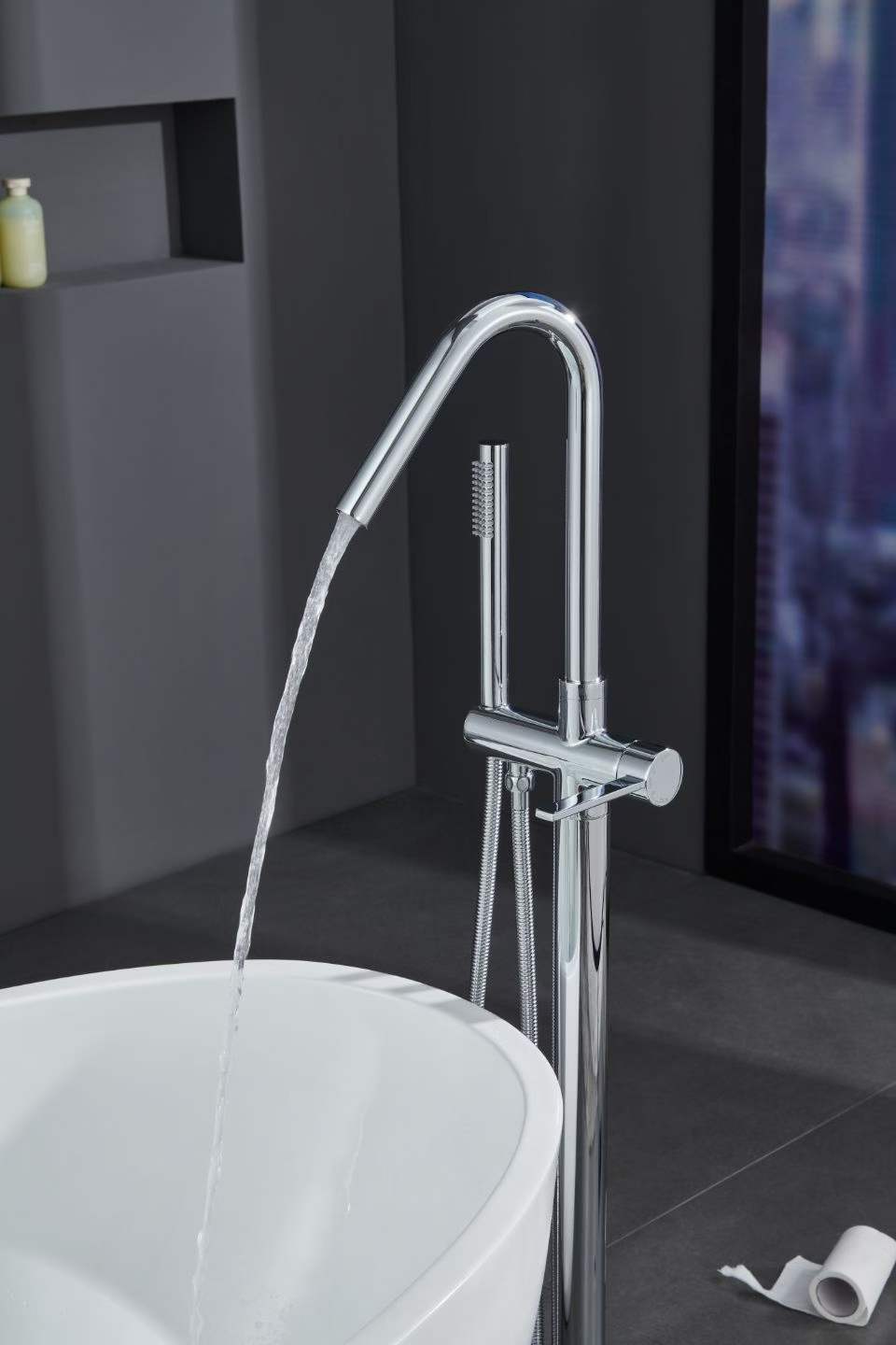 Sleek Polished Chrome Modern Bathtub Faucet 81003