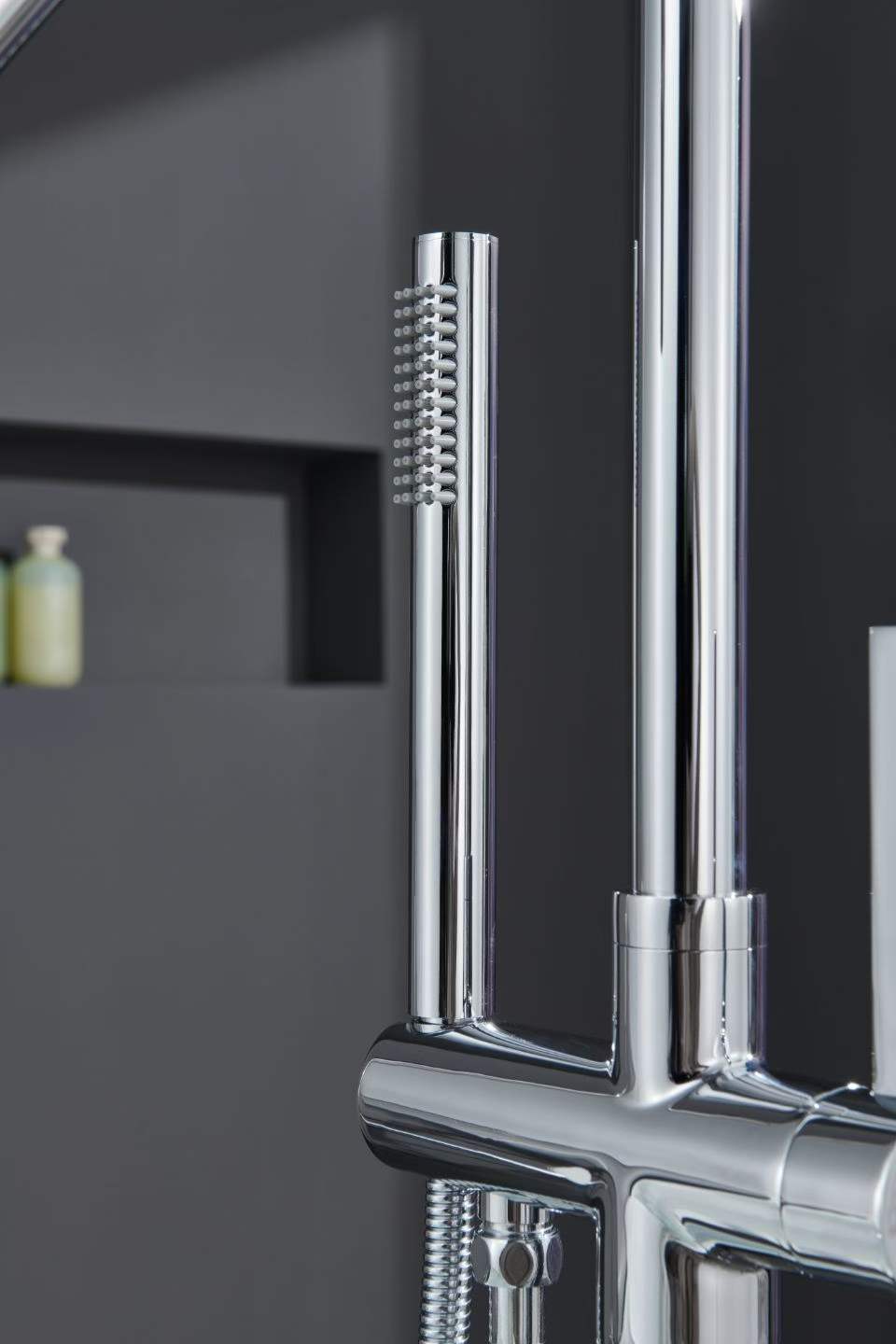 Sleek Polished Chrome Modern Bathtub Faucet 81003
