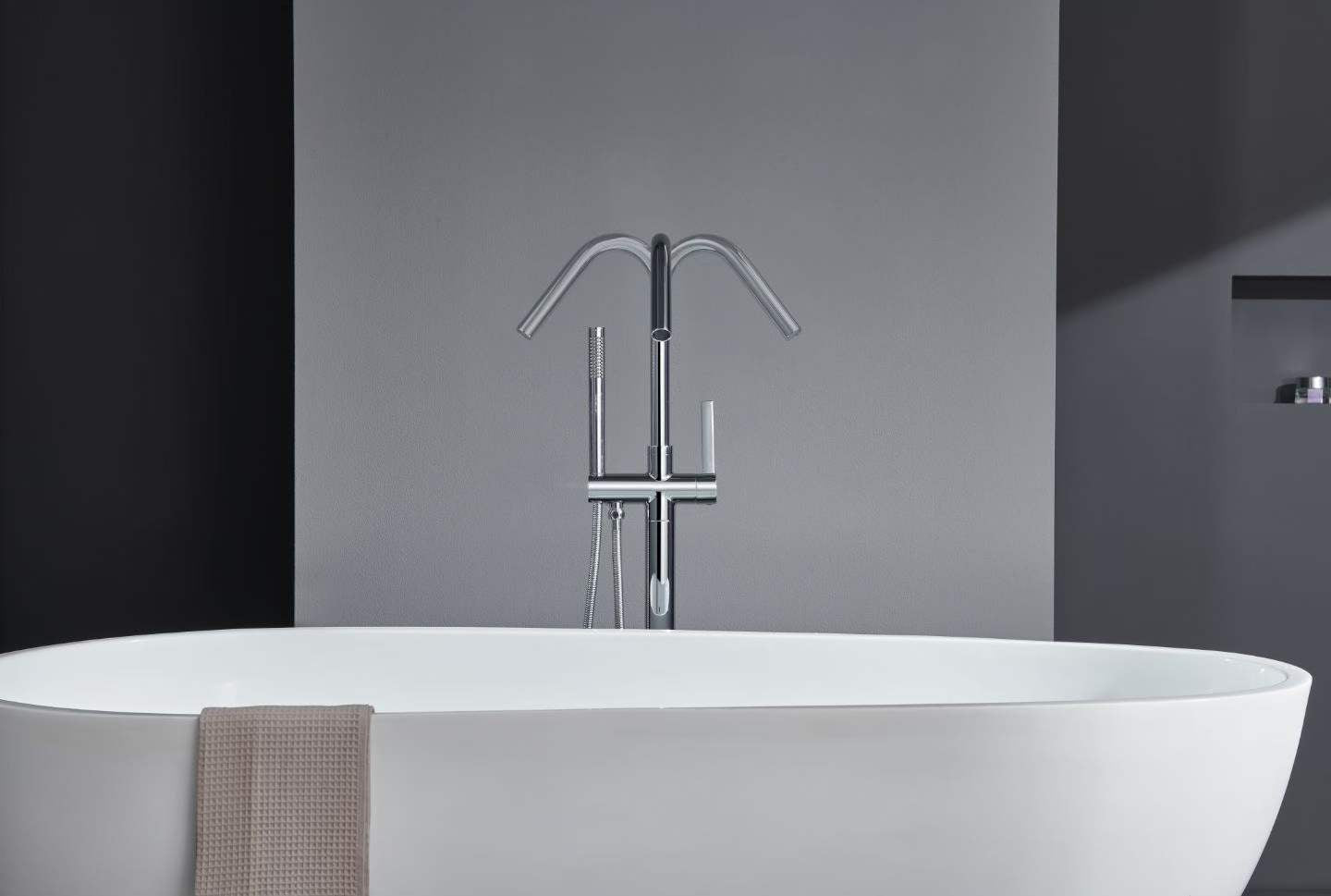 Sleek Polished Chrome Modern Bathtub Faucet 81003