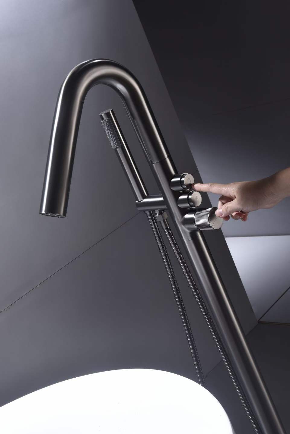 Stable Floor-mounted Bathtub Faucet 81009