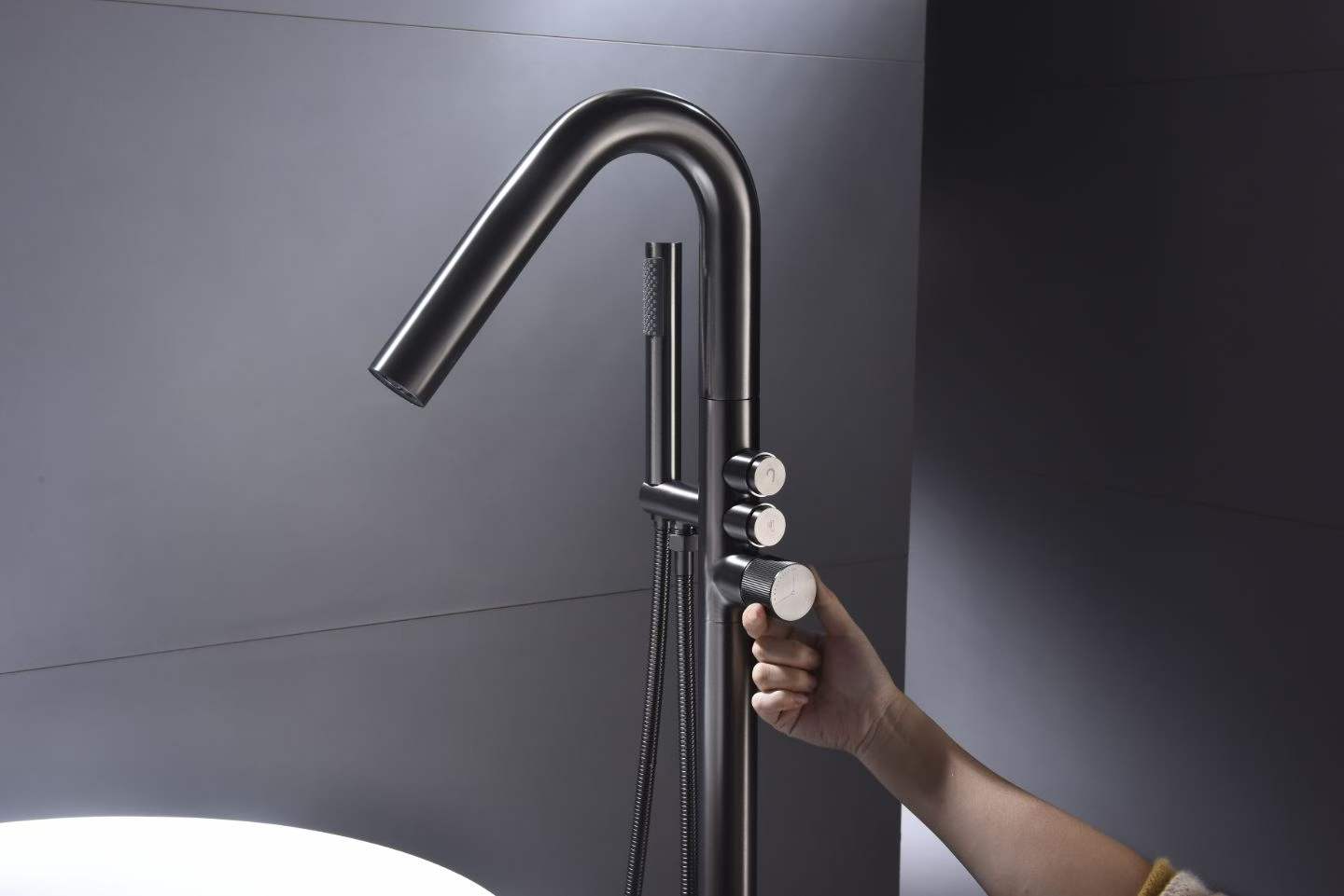 Stable Floor-mounted Bathtub Faucet 81009