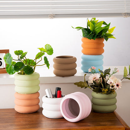 Цементная ваза, украшенная кругом