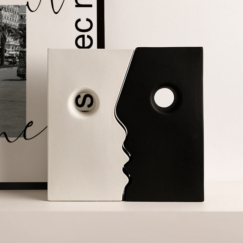 Vizaĝa Ceramika Vazo