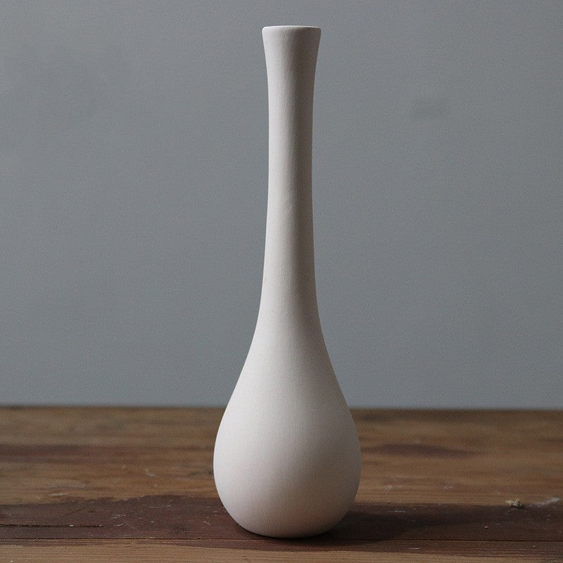 Простая керамическая белая ваза