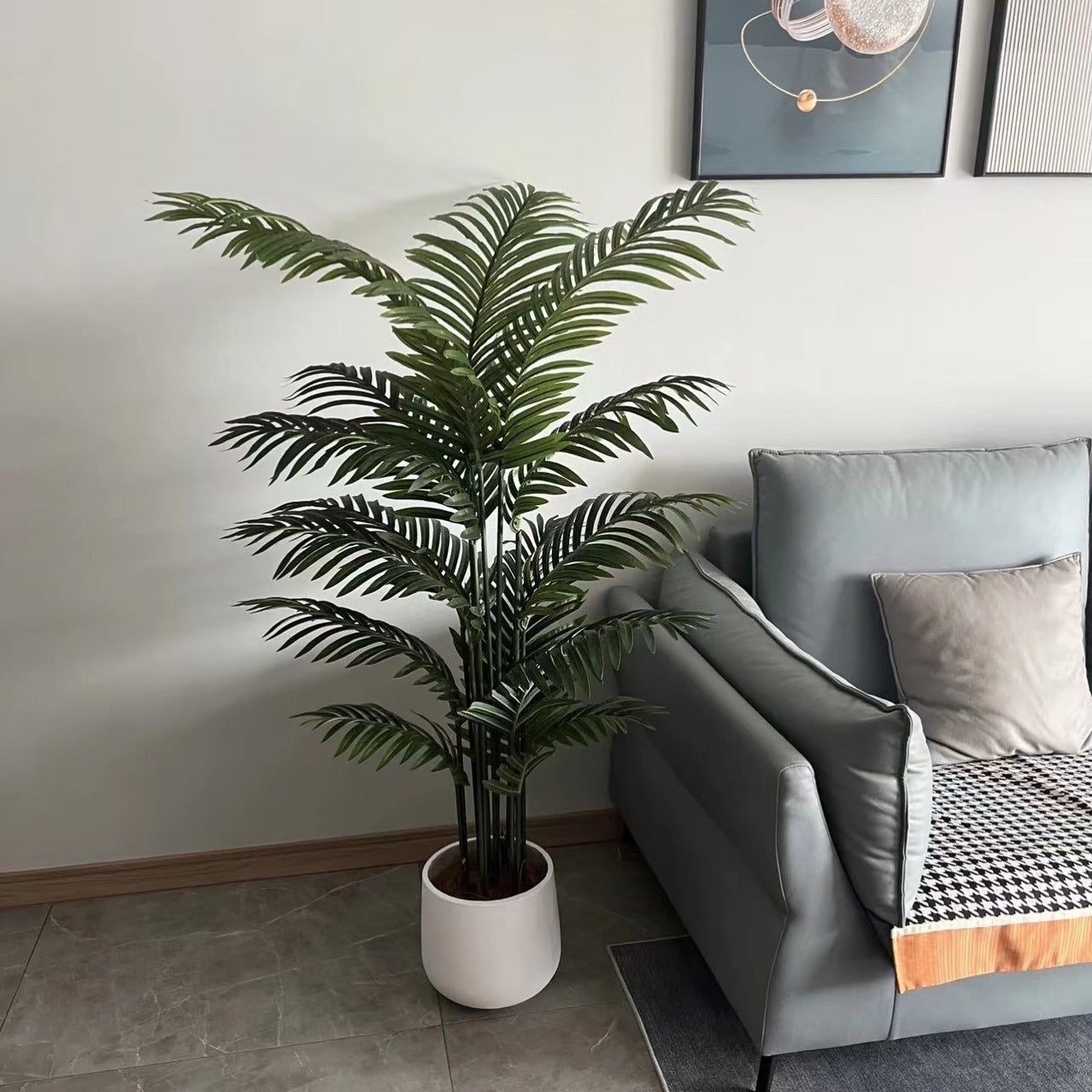 Имитация раскидистого подсолнуха в горшке с зеленым растением