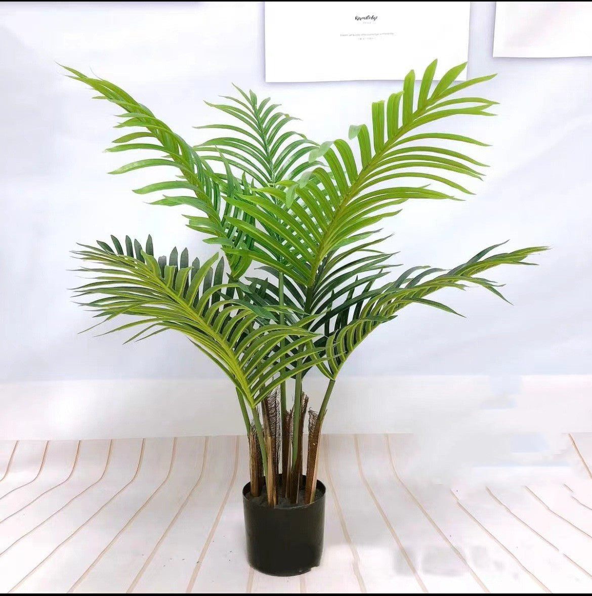 Имитация раскидистого подсолнуха в горшке с зеленым растением