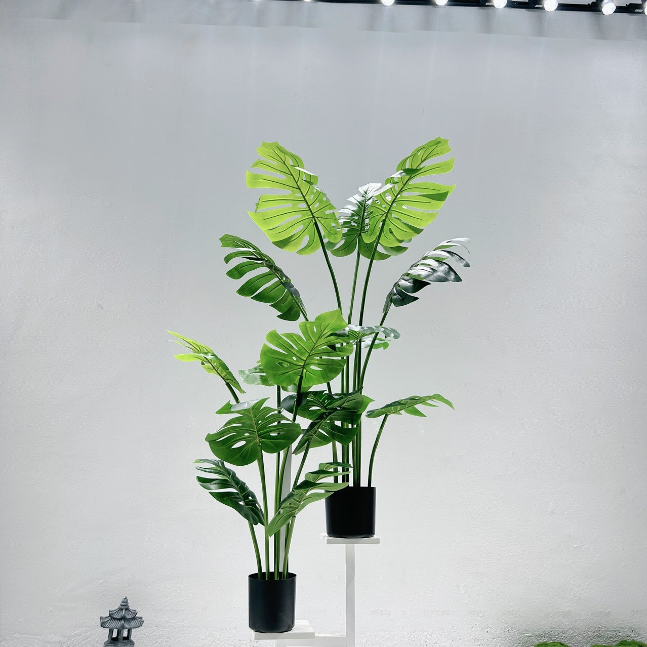 Растение в горшке из бамбука с имитацией черепахи