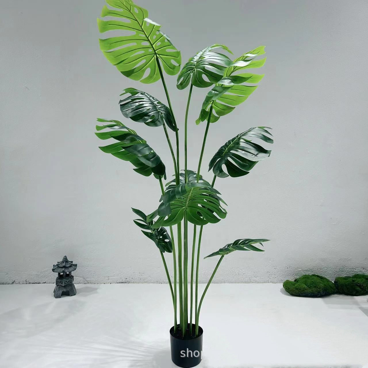 Растение в горшке из бамбука с имитацией черепахи