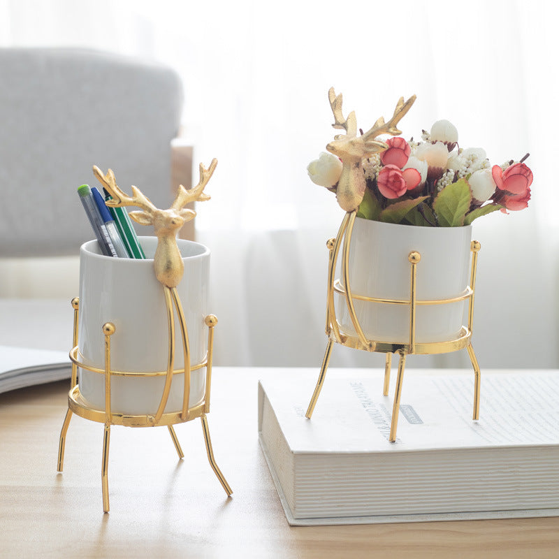 Креативная керамическая ваза с железным оленем