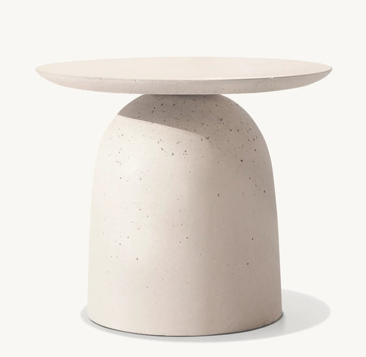 Круглый столик из бетона