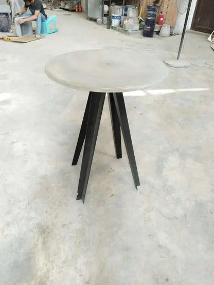 Konkreta Tablo por Ĝardeno