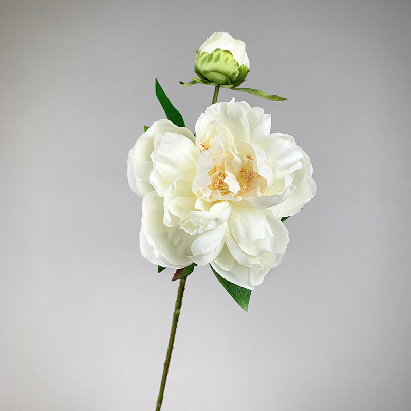 Имитация цветка пиона в гостиной