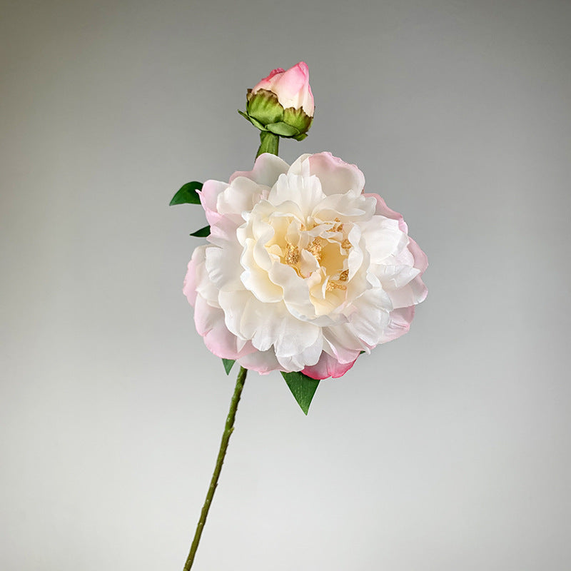 Имитация цветка пиона в гостиной