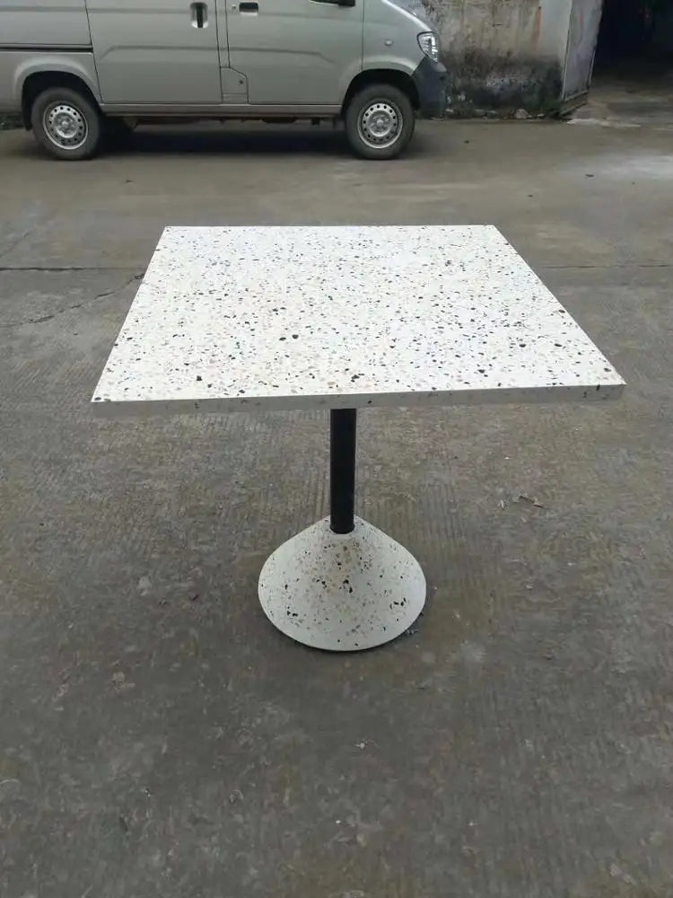 Konkreta Tablo por Ĝardeno