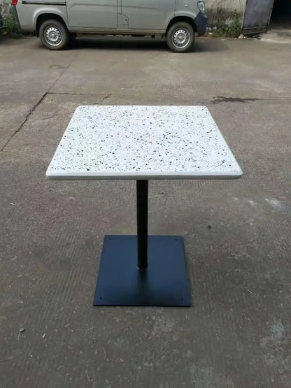 Konkreta Tablo por Ĝardeno