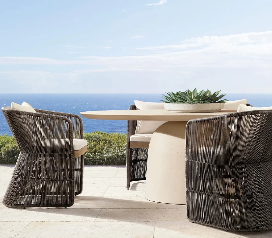 Круглый обеденный стол из бетона 