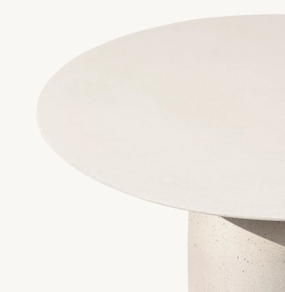 Круглый обеденный стол из бетона 